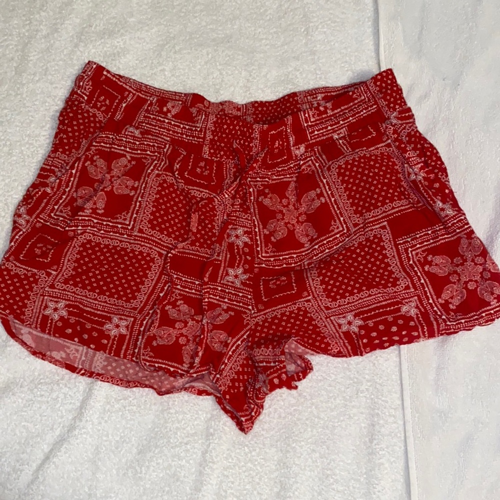 RED BANDANA PRINT SHORTS W POCKETS